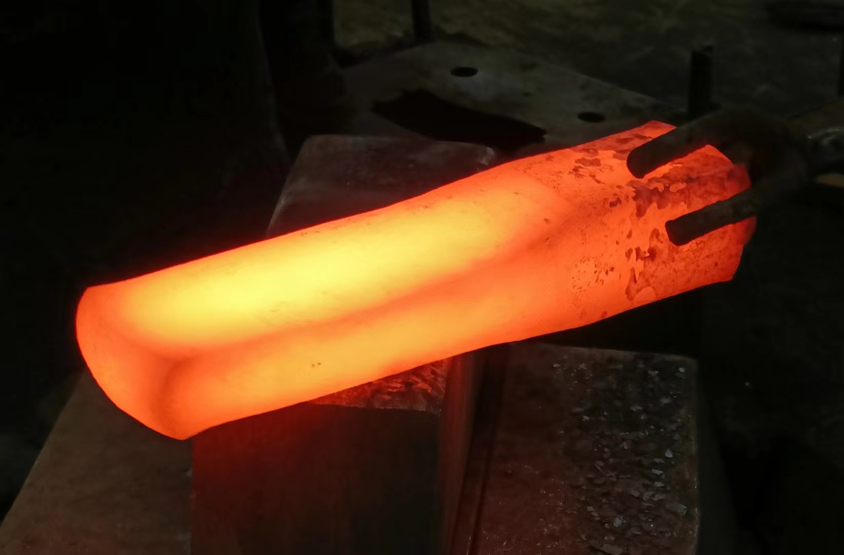 Deformable high-temperature alloy